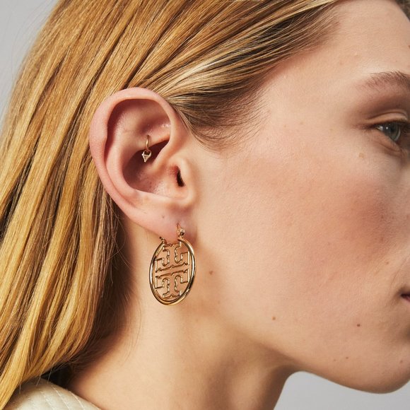 Tory Burch Miller Wire Small Hoop Earrings in Gold (Brand New with Dust Bag) - Picture 8 of 8